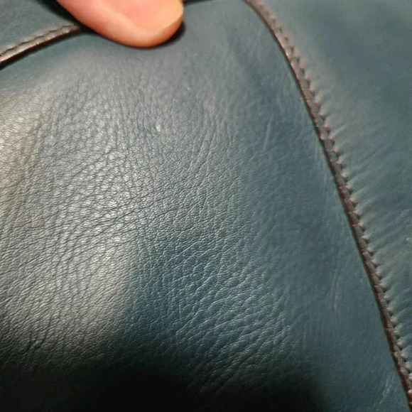 Etienne Aigner | Teal Leather Handbag with Gold Tone Hardware - Lots of pockets! - Picture 6 of 16